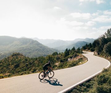 Comparing Gravel and Road Bikes for Your Cycling Adventures