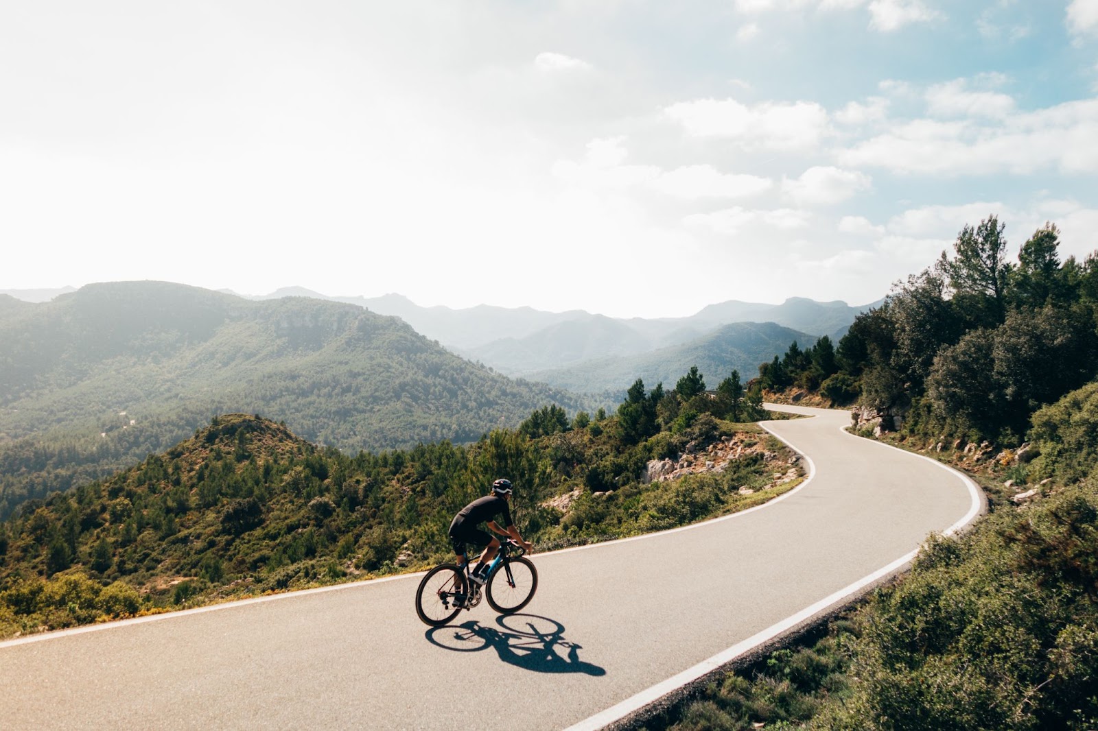 Comparing Gravel and Road Bikes for Your Cycling Adventures